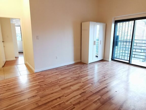 4th image of 56-01 Roosevelt Ave #3R