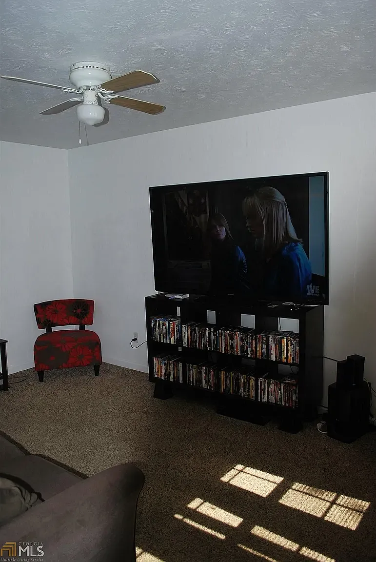 2 bed, 807 sqft, $1,199 — Photo 2