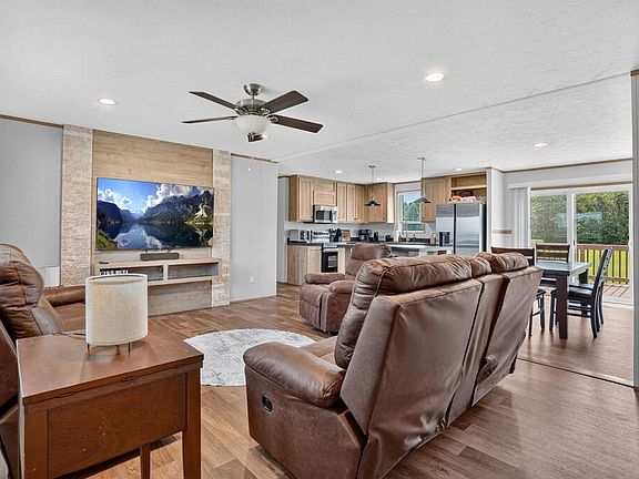 3rd image of 33030 Garrison Ln