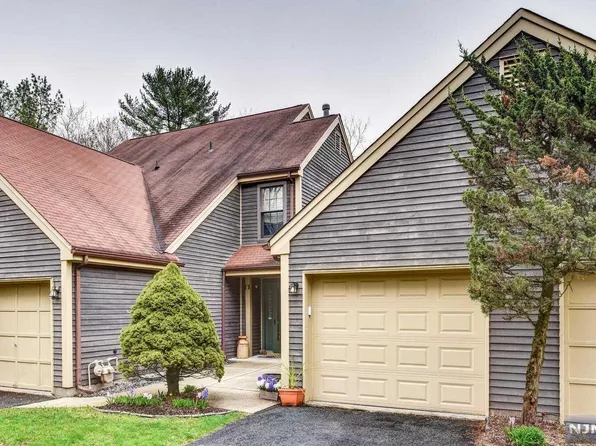 2 Black Walnut Ln APT C, West Milford, NJ 07480
