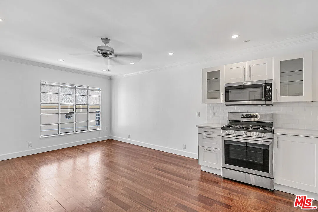1 bed, 1.0 bath, 600 sqft, $2,295 — Photo 2