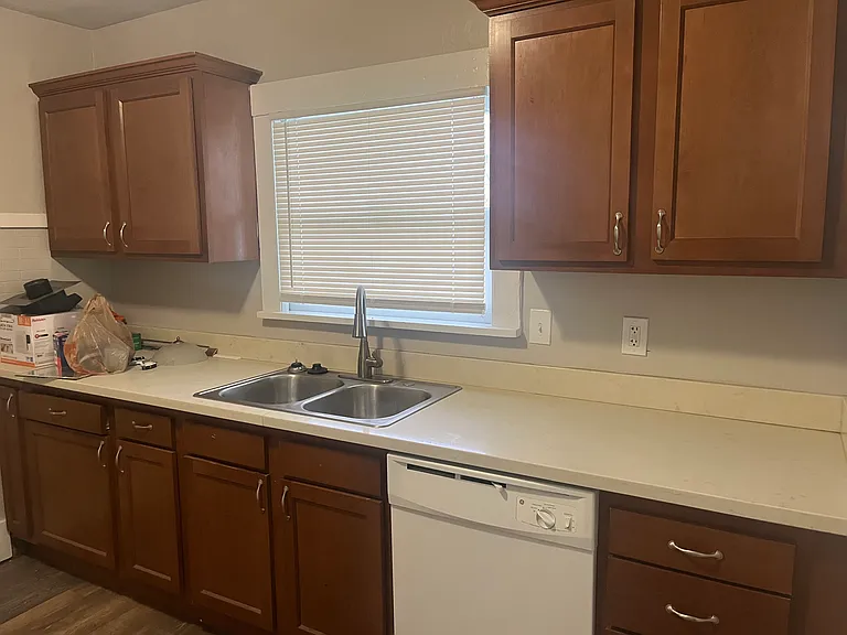 1215 SW Washburn Ave — Photo 11
