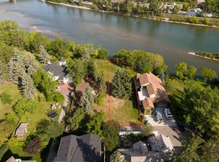 10 Major Stewart Ln SE, Calgary, AB T2G5R6