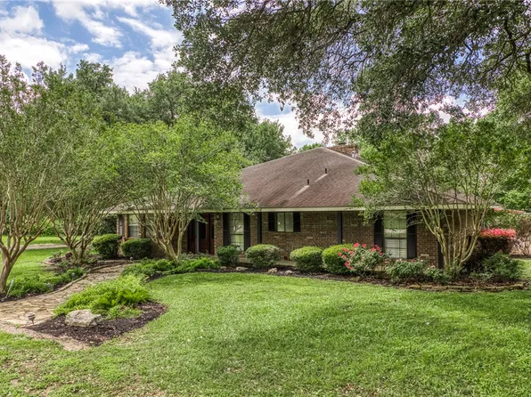 2629 Benton Dr, Brenham, TX 77833