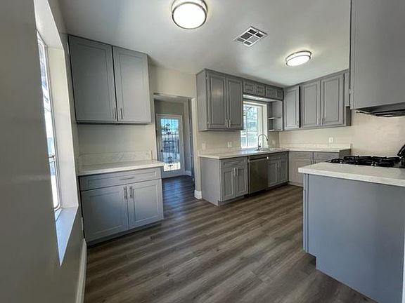 3rd image of 255 Bernard Way