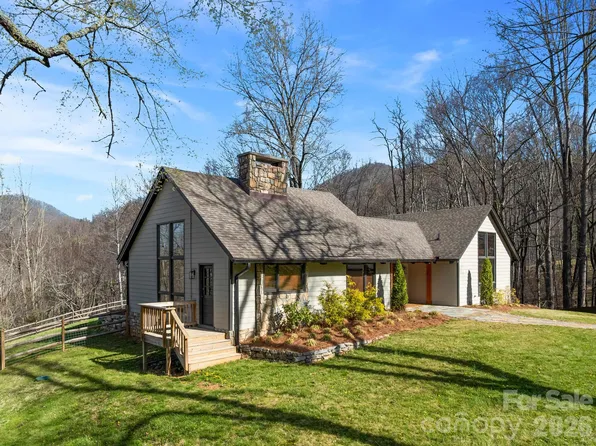 1952 Country Club Dr, Canton, NC 28716