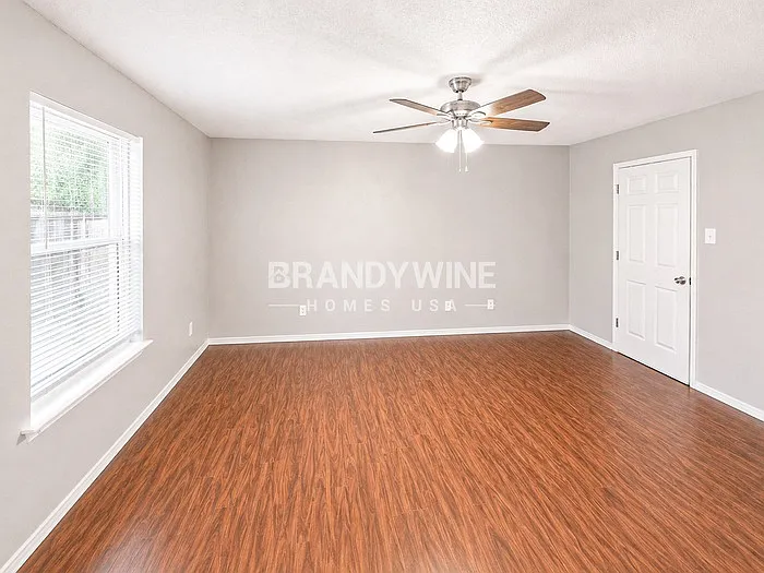5233 Hill Ridge Dr — Photo 12