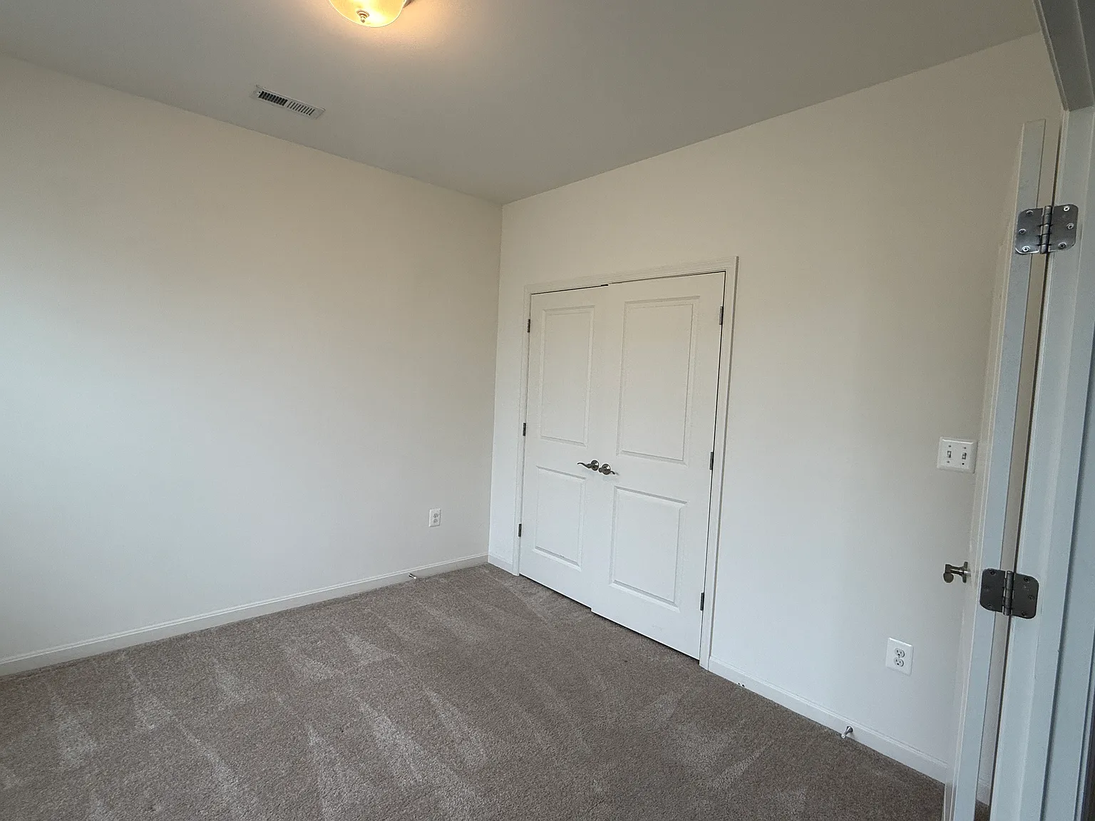 4 bed, 3.5 bath, 2200 sqft, $3,200 — Photo 3