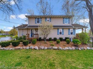 4160 Loch Ct, Highland, MI 48357