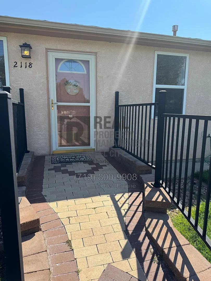 3 bed, 2.0 bath, 1140 sqft, $1,900 — Photo 3