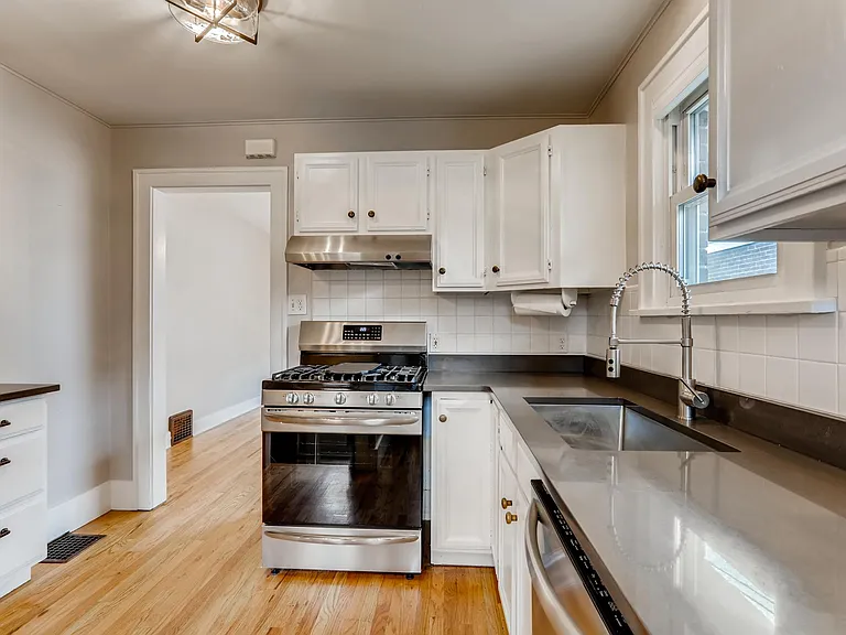 945 N Harrison St — Photo 11