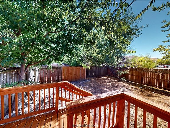 3rd image of 302 Manuel Dr #A-d