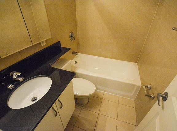 4th image of 52 W 77th St APT 3A