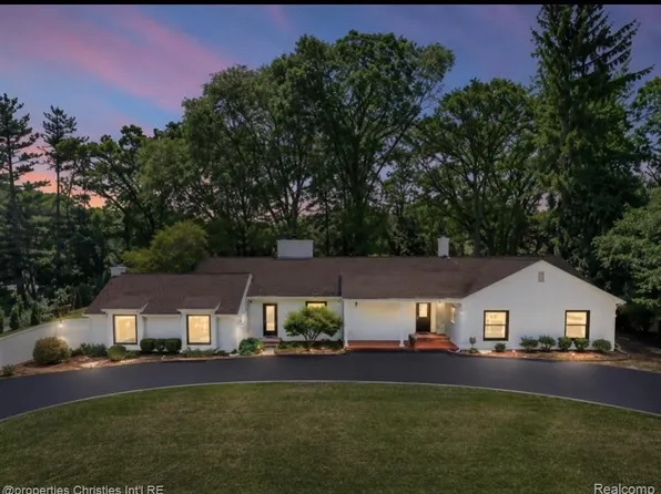 1257 Charrington Rd, Bloomfield Hills, MI 48301
