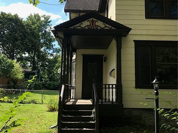 2nd image of 504 Clinton St