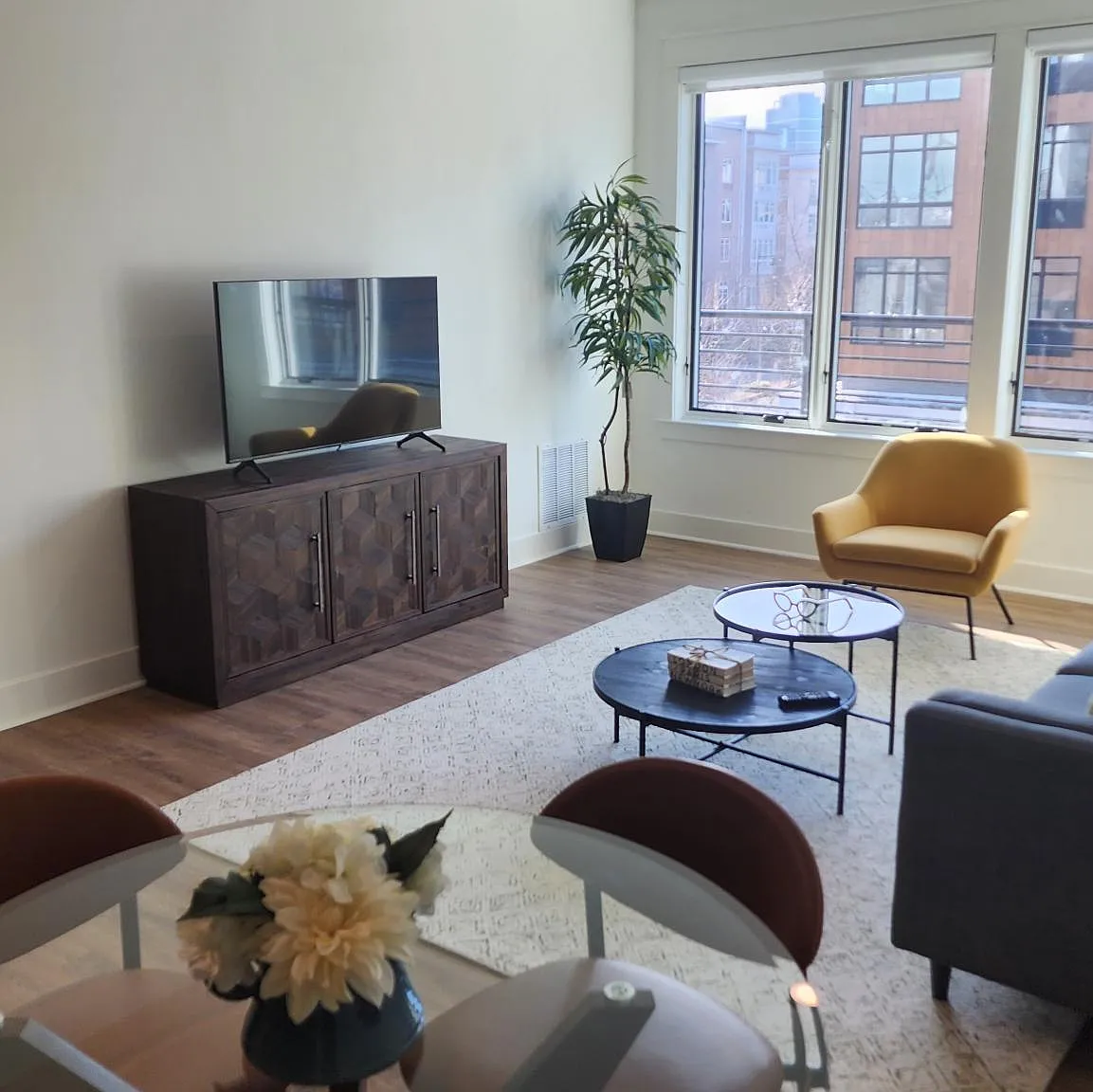 2 bed, 986 sqft, $3,495 — Photo 2
