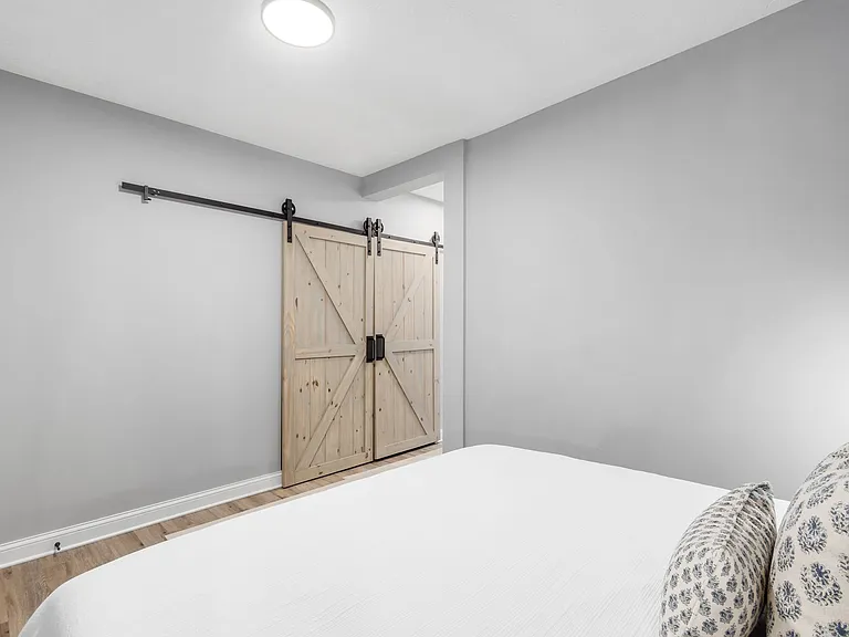 853 Summit St — Photo 14