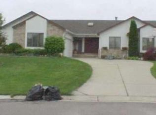 22181 Cascade Dr, Novi, MI 48375