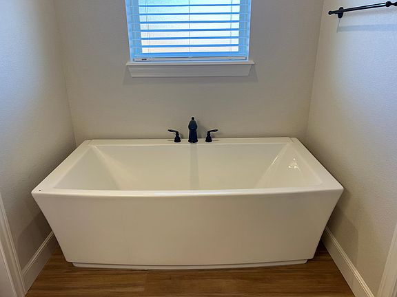 3rd image of 302 Sophia Ln