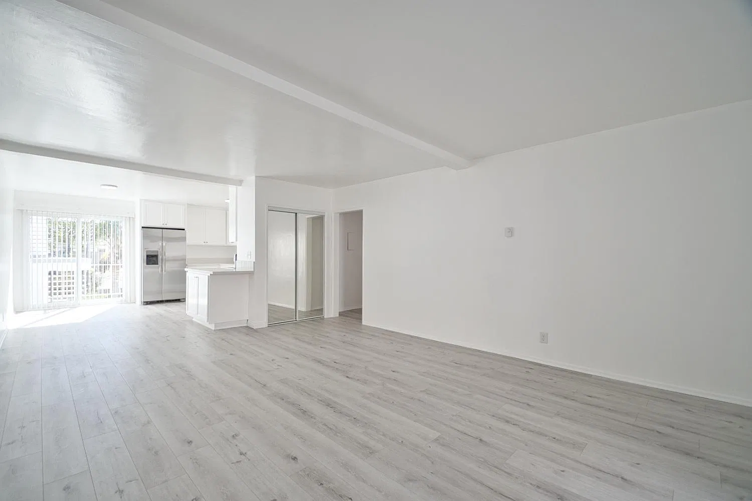 3 bed, 1309 sqft, $4,350 — Photo 3