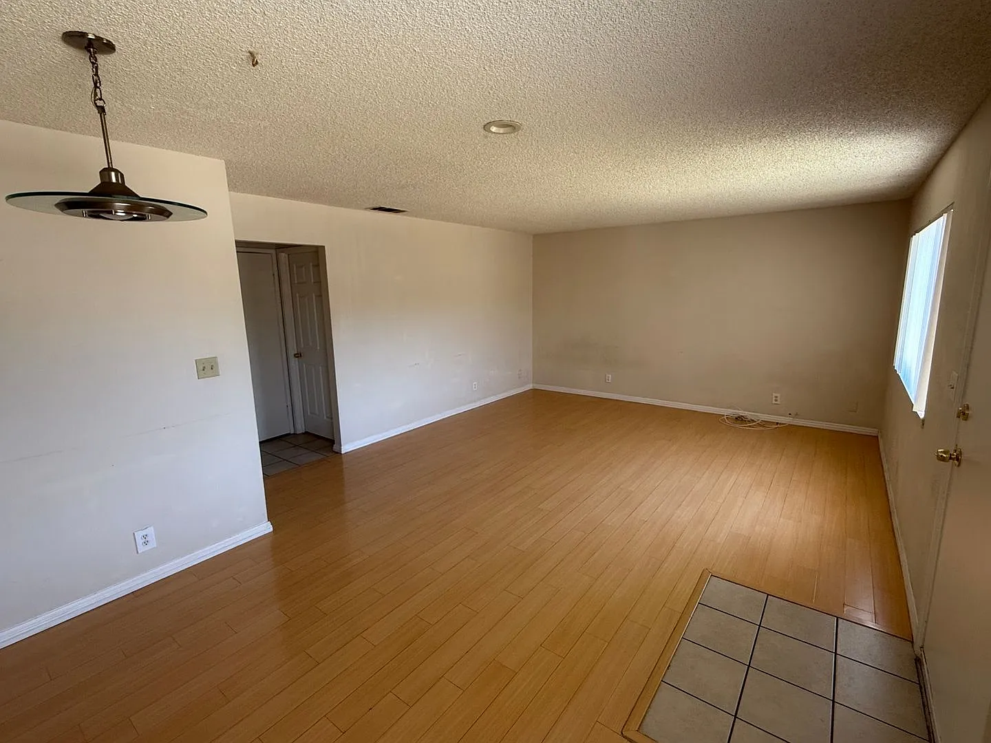 Charming 2-Bedroom Home with Parking & Community Pool in Rowland Heights — Photo 2