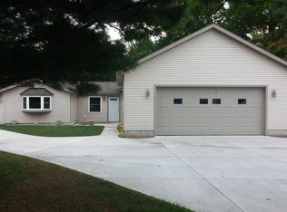 1094 N Main St, Amherst, OH 44001