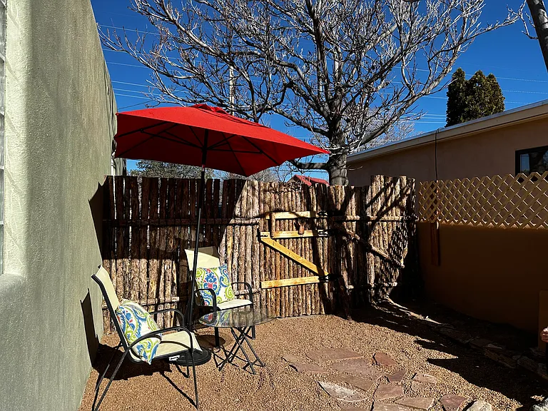 314 1/2 Camino Alire — Photo 1