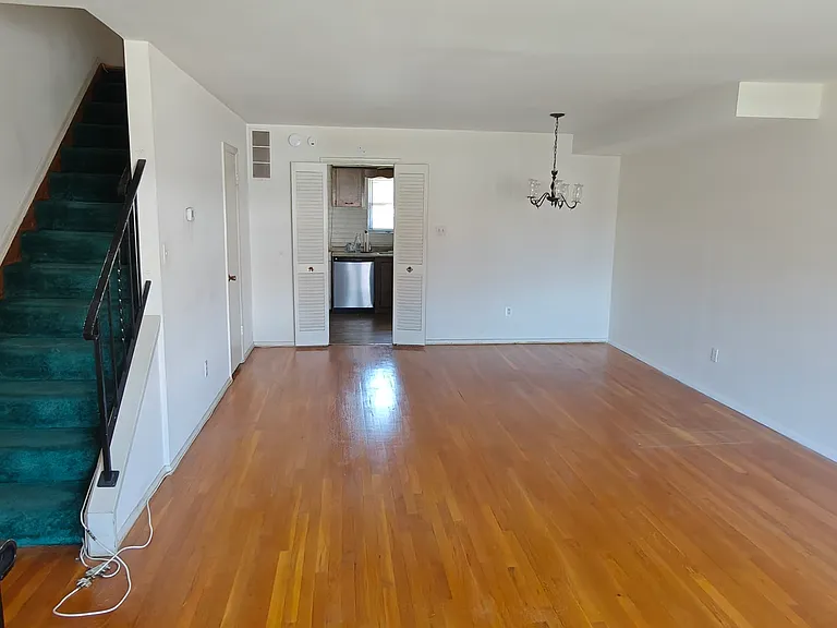 1014 Stormont Cir — Photo 2
