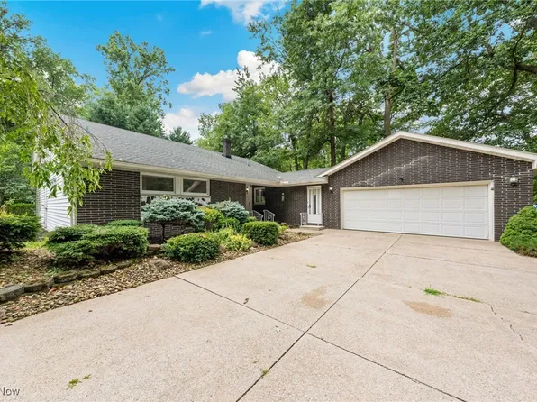 821 Red Hill Dr, Lorain, OH 44052
