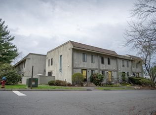 59 Scott Dr, Bloomfield, CT 06002