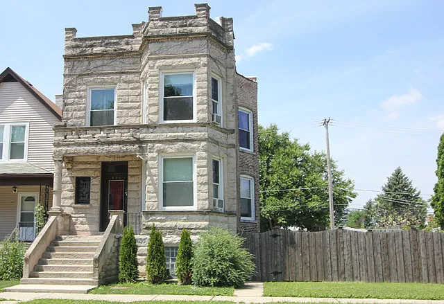 Primary Photo - 825 Beloit Ave #2