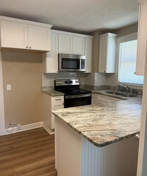 643 Howell St — Photo 14