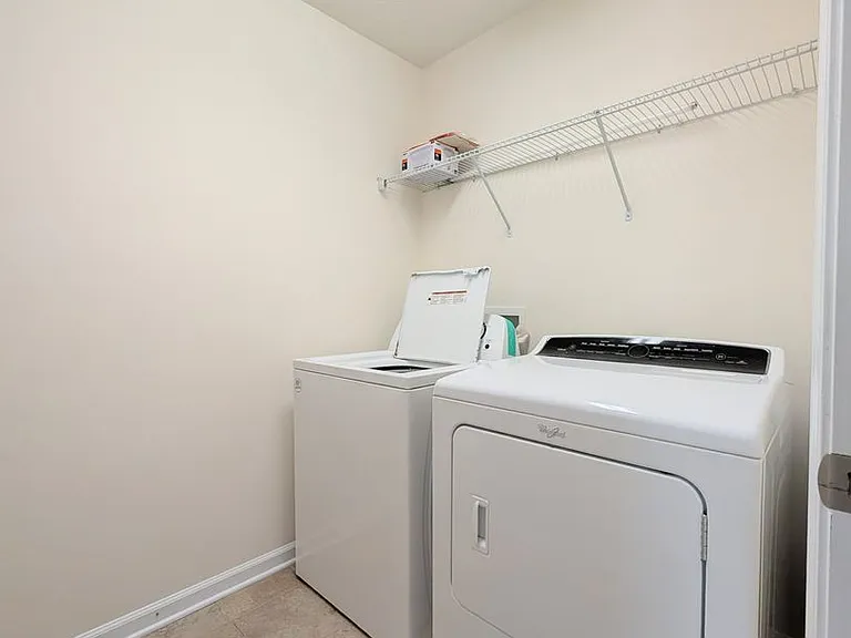 504 Cedar Lakes Dr — Photo 27