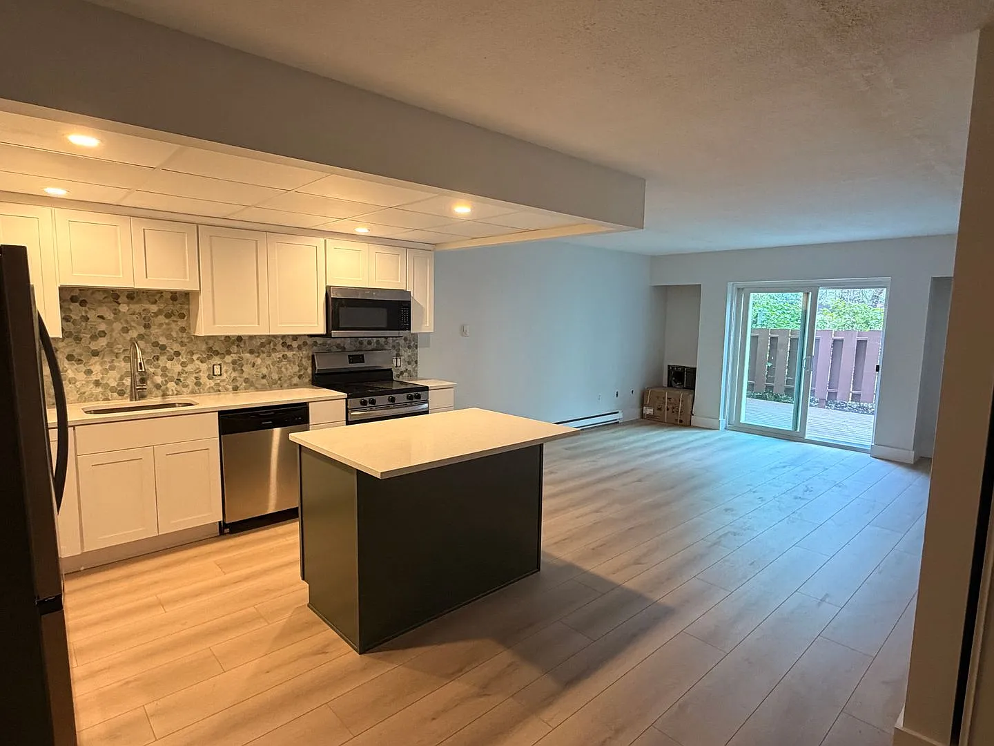$2,400 - 2BD/1BA Kings wood Condo - Parking included & Pool - Available 8/22 — Photo 3