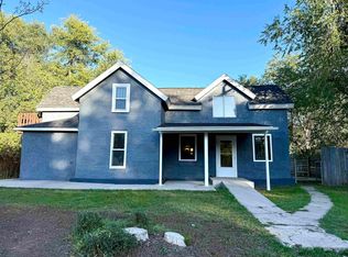 1427 Evans St, Hot Springs, SD 57747