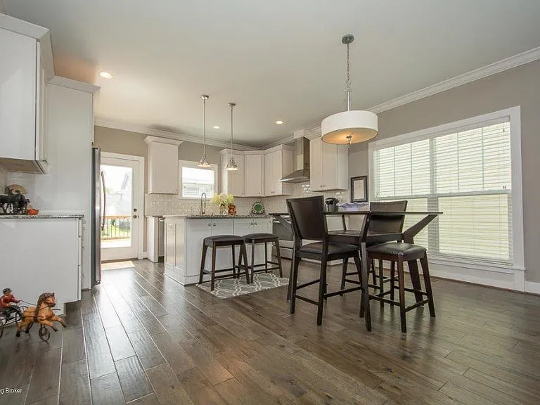 1704 Coral Ct — Photo 13
