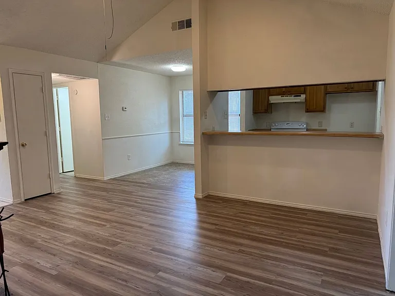 716 Woodland Ct — Photo 10