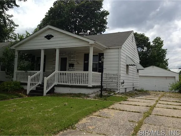 228 Reller St photo 1