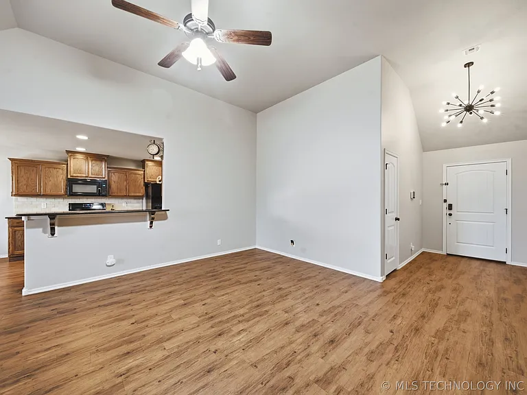 13328 S 21st Pl — Photo 3