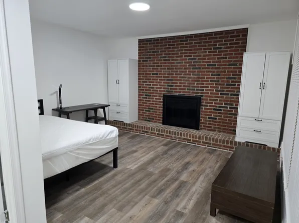 9220 Saint Andrews Pl, College Park, MD 20740