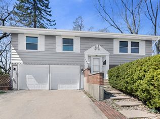 1590 Glen Lake Rd, Hoffman Estates, IL 60169