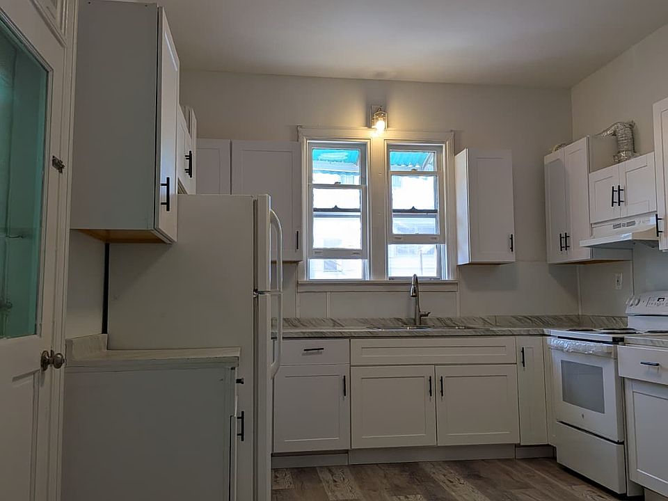 1st image of 34 N Jardin St