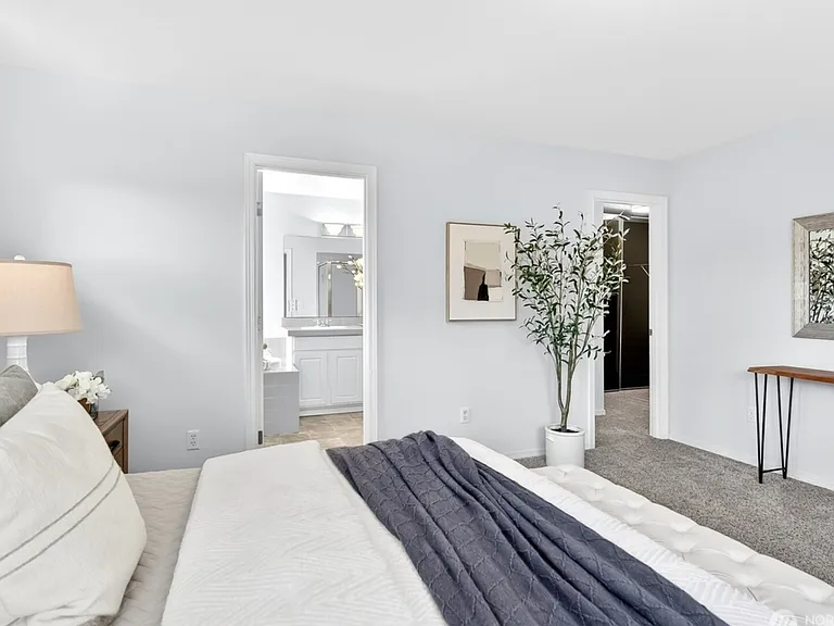 24011 SE 21st St — Photo 13