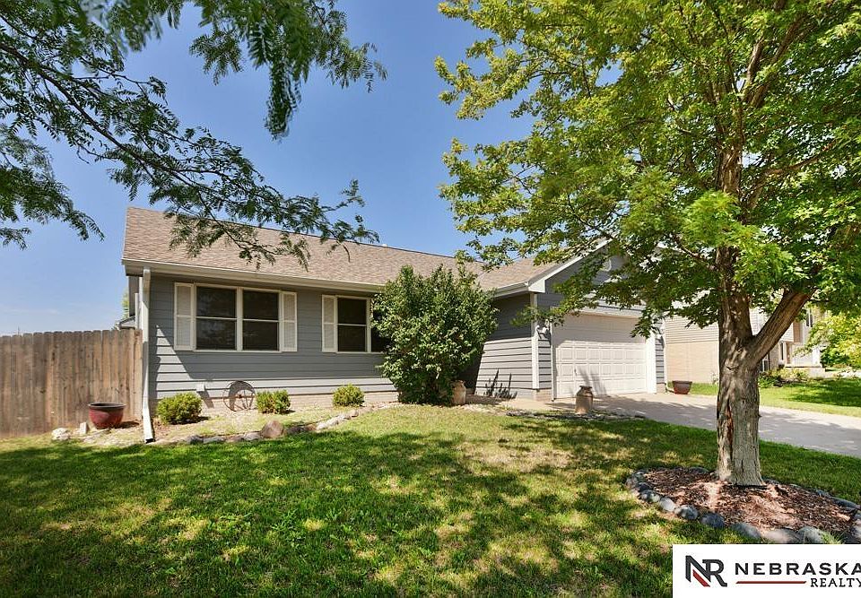 1st image of 21522 Parkview Dr