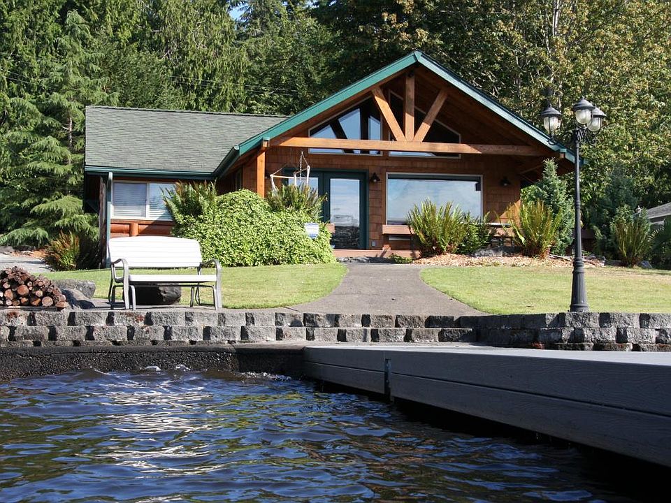Cozy FULLY FURNISHED Log Cabin steps away from the lake!!