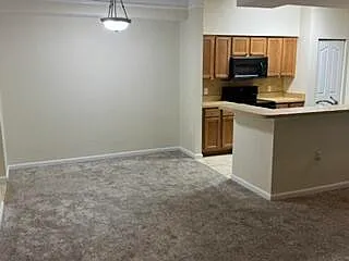 3 bed, 2.0 bath, 1244 sqft, $2,900 — Photo 2