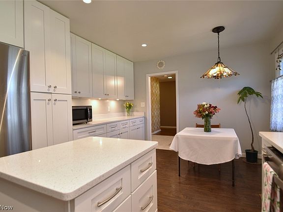 3rd image of 3562 Runnymede Blvd