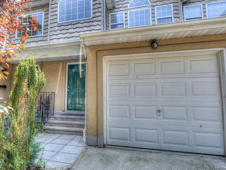 12 Yennicock Ave — Photo 4