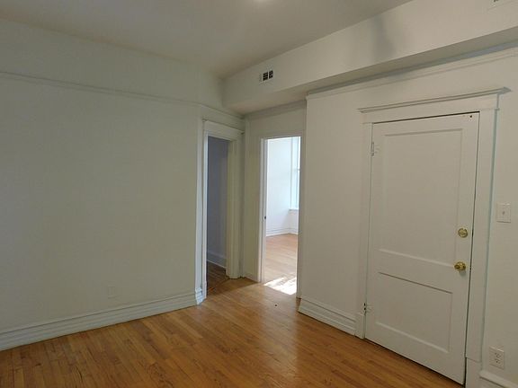 4th image of 2141 N Sawyer Ave APT 1F
