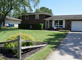 108 Kenneth Dr, Lexington, IL 61753